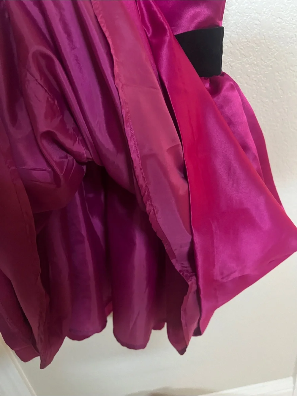 Gymboree Fuchsia Satin Party Dress w Black velvet Waistband & bow size 6